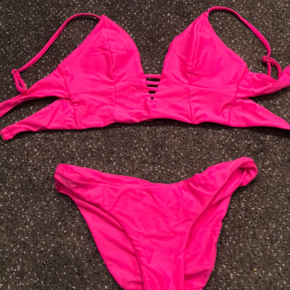 hot pink bikini 💕